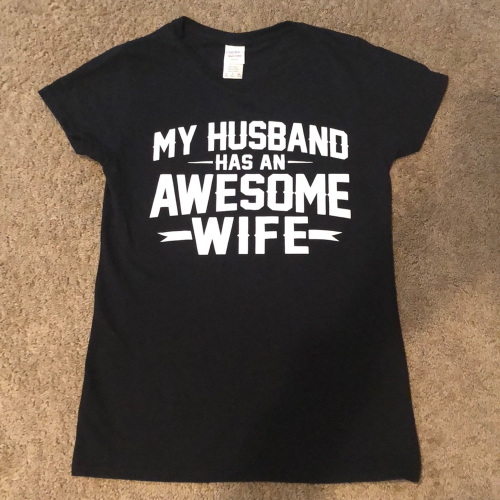 🎉HP🎉NWOT🌺”My husband has an awesome wife” shirt - Picture 2 of 3